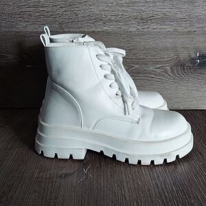 Forever 21 White Chunky Platform Boots Size 7